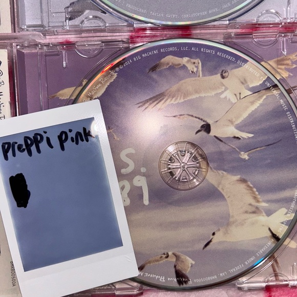 set of 1989 (tv) and 1989 (non taylors version) - Picture 4 of 9